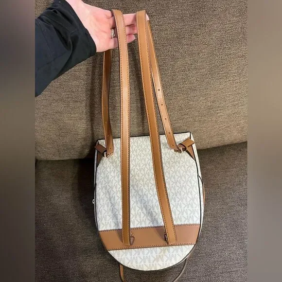 New Michael Kors Valerie Medium Logo Backpack in Vanilla/Acorn - Picture 14 of 16